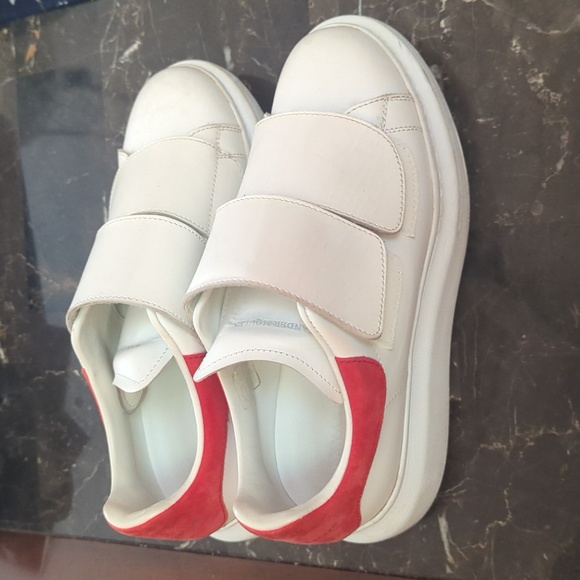 Alexander McQueen - Picture 2 of 5